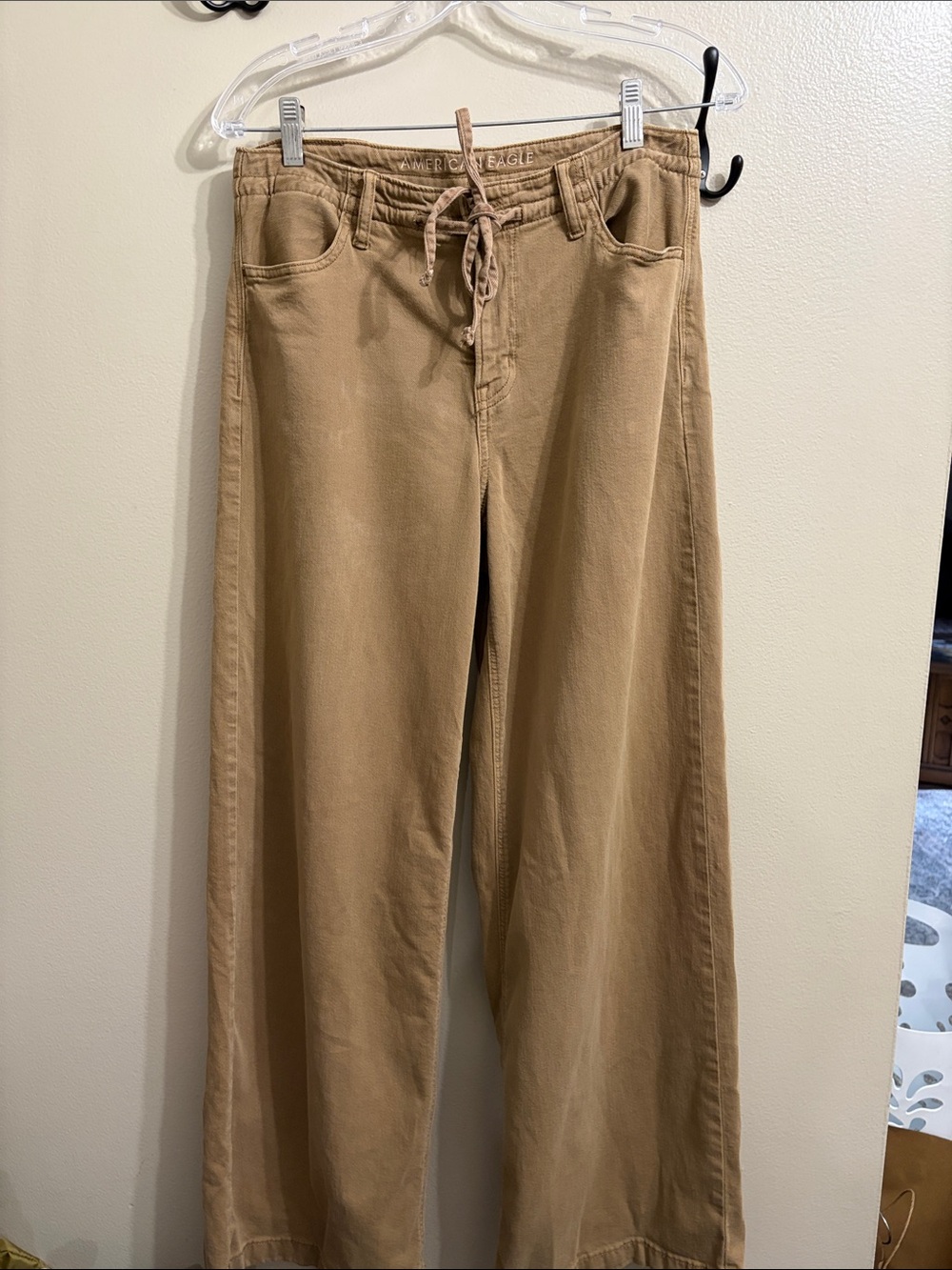Americans Eagle Outfitters Tan Wide-Leg Drawstring Pants size 4 Tall